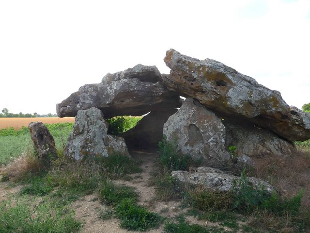 Dolmen Neuville Poitou